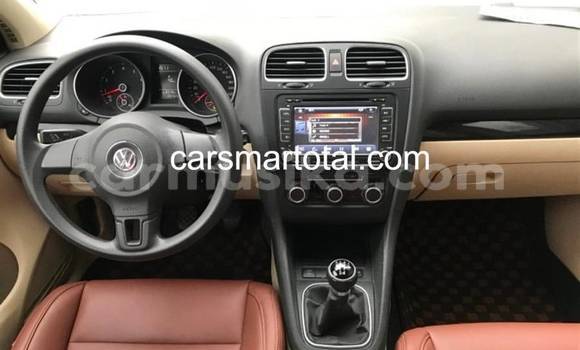 Nunua Ilio tumika Volkswagen Golf Fedha Gari ndani ya Harare nchini Harare Nunua Ilio tumika Volkswagen Golf Fedha Gari ndani ya Harare nchini Harare
