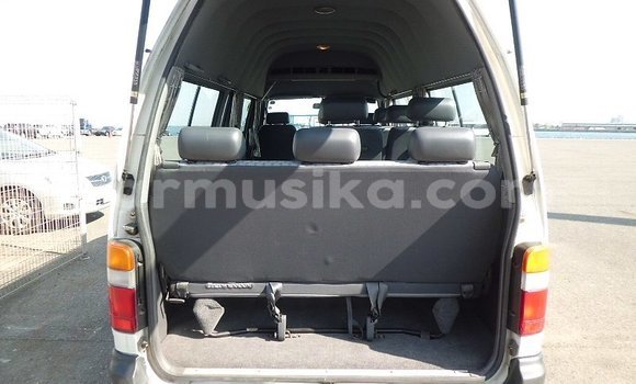 Acheter Occasion Voiture Toyota Hiace Blanc à Beitbridge, Matabeleland South Acheter Occasion Voiture Toyota Hiace Blanc à Beitbridge, Matabeleland South