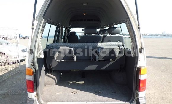 Acheter Occasion Voiture Toyota Hiace Blanc à Beitbridge, Matabeleland South Acheter Occasion Voiture Toyota Hiace Blanc à Beitbridge, Matabeleland South