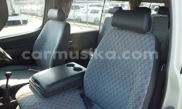 Acheter Occasion Voiture Toyota Hiace Blanc à Beitbridge, Matabeleland South Acheter Occasion Voiture Toyota Hiace Blanc à Beitbridge, Matabeleland South