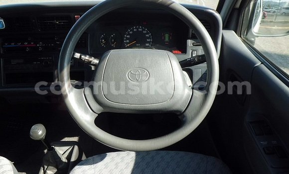 Acheter Occasion Voiture Toyota Hiace Blanc à Beitbridge, Matabeleland South Acheter Occasion Voiture Toyota Hiace Blanc à Beitbridge, Matabeleland South