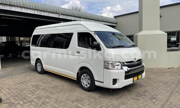 Acheter Occasion Voiture Toyota Sprinter Carib Blanc à Beitbridge, Matabeleland South