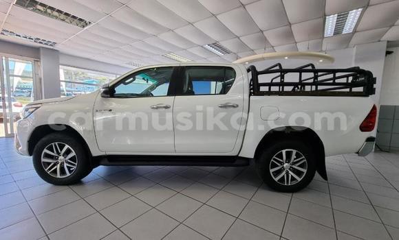 Buy Used Toyota Hilux White Car in Beitbridge in Matabeleland South Buy Used Toyota Hilux White Car in Beitbridge in Matabeleland South
