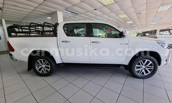 Buy Used Toyota Hilux White Car in Beitbridge in Matabeleland South Buy Used Toyota Hilux White Car in Beitbridge in Matabeleland South