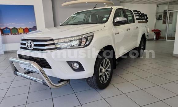 Buy Used Toyota Hilux White Car in Beitbridge in Matabeleland South Buy Used Toyota Hilux White Car in Beitbridge in Matabeleland South