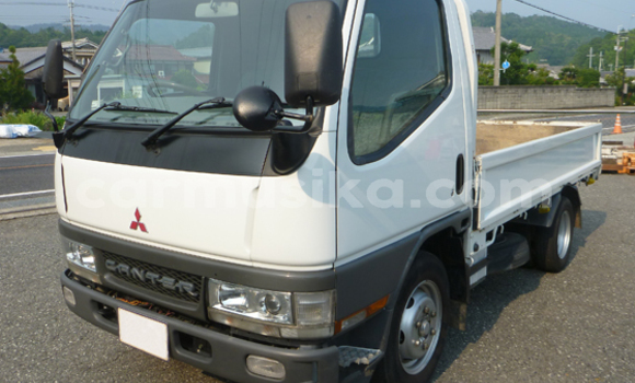 Nunua Ilio tumika Mitsubishi Canter Nyeupe Lori ndani ya Beitbridge nchini Matabeleland Kusini