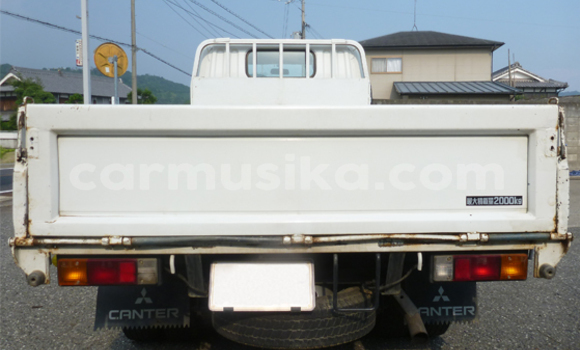 Acheter Occasion Utilitaire Mitsubishi Canter Blanc à Beitbridge, Matabeleland South Acheter Occasion Utilitaire Mitsubishi Canter Blanc à Beitbridge, Matabeleland South