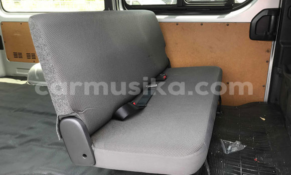 Buy Used Toyota Hiace Silver Car in Beitbridge in Matabeleland South Buy Used Toyota Hiace Silver Car in Beitbridge in Matabeleland South