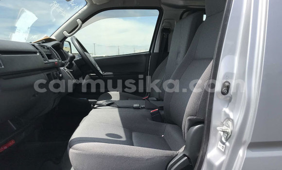 Buy Used Toyota Hiace Silver Car in Beitbridge in Matabeleland South Buy Used Toyota Hiace Silver Car in Beitbridge in Matabeleland South