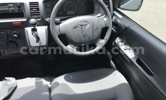 Buy Used Toyota Hiace Silver Car in Beitbridge in Matabeleland South Buy Used Toyota Hiace Silver Car in Beitbridge in Matabeleland South