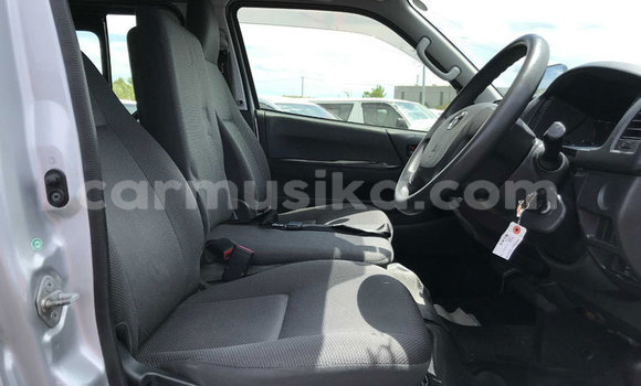 Buy Used Toyota Hiace Silver Car in Beitbridge in Matabeleland South Buy Used Toyota Hiace Silver Car in Beitbridge in Matabeleland South