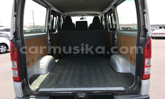 Buy Used Toyota Hiace Silver Car in Beitbridge in Matabeleland South Buy Used Toyota Hiace Silver Car in Beitbridge in Matabeleland South