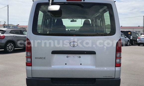 Buy Used Toyota Hiace Silver Car in Beitbridge in Matabeleland South Buy Used Toyota Hiace Silver Car in Beitbridge in Matabeleland South