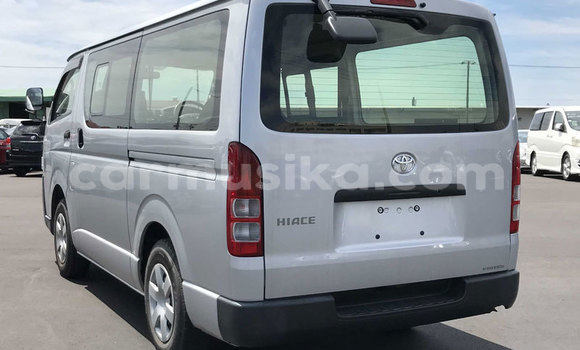 Buy Used Toyota Hiace Silver Car in Beitbridge in Matabeleland South Buy Used Toyota Hiace Silver Car in Beitbridge in Matabeleland South