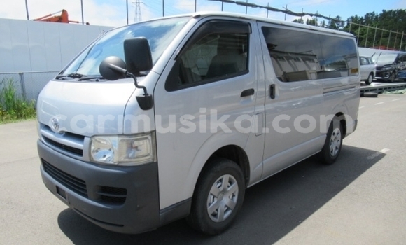 Buy Used Toyota Hiace Silver Car in Beitbridge in Matabeleland South