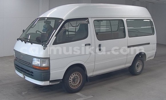 Buy Used Toyota Hiace White Car in Beitbridge in Matabeleland South
