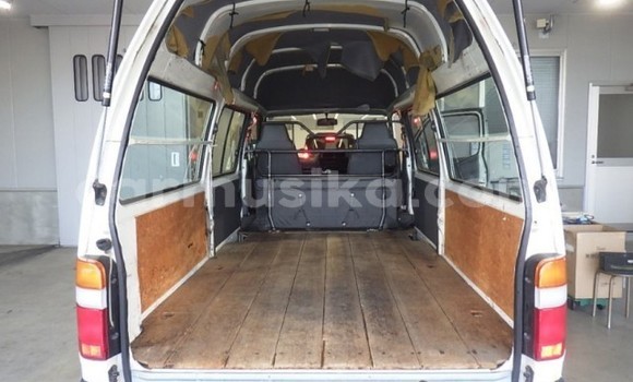 Acheter Occasion Voiture Toyota Hiace Blanc à Beitbridge, Matabeleland South Acheter Occasion Voiture Toyota Hiace Blanc à Beitbridge, Matabeleland South