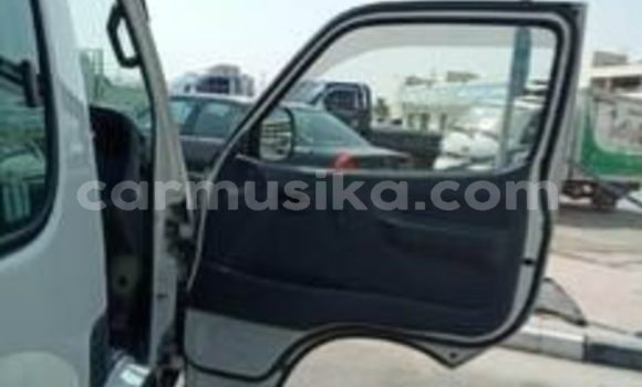 Nunua Ilio tumika Toyota Hiace Nyeupe Gari ndani ya Beitbridge nchini Matabeleland Kusini Nunua Ilio tumika Toyota Hiace Nyeupe Gari ndani ya Beitbridge nchini Matabeleland Kusini