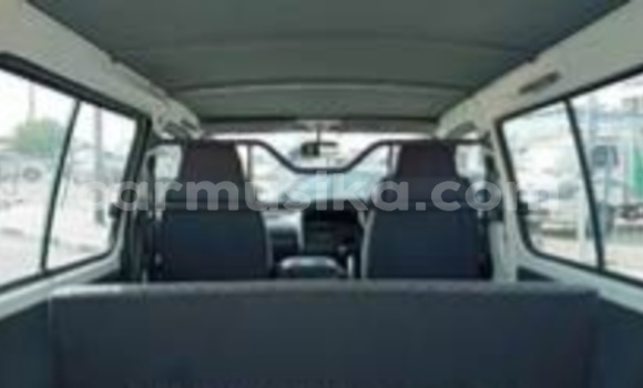 Nunua Ilio tumika Toyota Hiace Nyeupe Gari ndani ya Beitbridge nchini Matabeleland Kusini Nunua Ilio tumika Toyota Hiace Nyeupe Gari ndani ya Beitbridge nchini Matabeleland Kusini