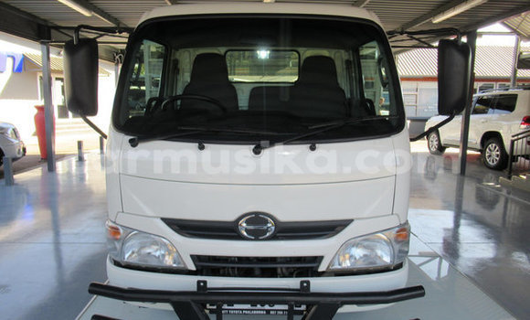 Acheter Occasion Voiture Hindustan Ambassador Blanc à Beitbridge, Matabeleland South Acheter Occasion Voiture Hindustan Ambassador Blanc à Beitbridge, Matabeleland South