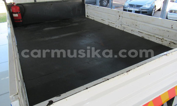 Acheter Occasion Voiture Hindustan Ambassador Blanc à Beitbridge, Matabeleland South Acheter Occasion Voiture Hindustan Ambassador Blanc à Beitbridge, Matabeleland South