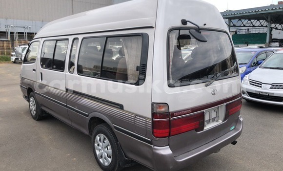 Nunua Ilio tumika Toyota Hiace Nyingine Gari ndani ya Beitbridge nchini Matabeleland Kusini Nunua Ilio tumika Toyota Hiace Nyingine Gari ndani ya Beitbridge nchini Matabeleland Kusini