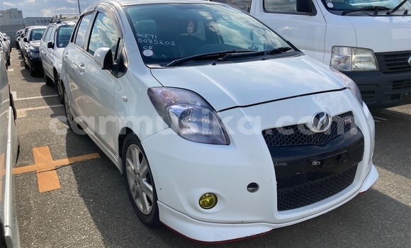 Buy Used Toyota Vitz White Car in Beitbridge in Matabeleland South