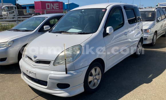 Nunua Ilio tumika Toyota FunCargo Nyeupe Gari ndani ya Beitbridge nchini Matabeleland Kusini