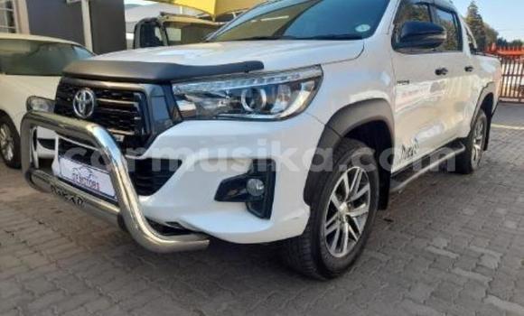 Buy Used Toyota Hilux White Car in Beitbridge in Matabeleland South Buy Used Toyota Hilux White Car in Beitbridge in Matabeleland South