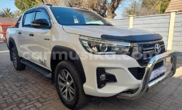 Buy Used Toyota Hilux White Car in Beitbridge in Matabeleland South Buy Used Toyota Hilux White Car in Beitbridge in Matabeleland South