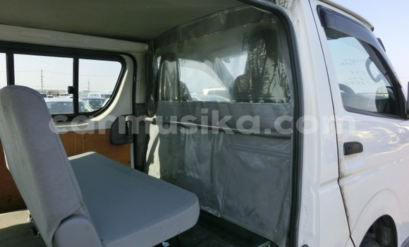 Acheter Occasion Voiture Toyota Hiace Blanc à Beitbridge, Matabeleland South Acheter Occasion Voiture Toyota Hiace Blanc à Beitbridge, Matabeleland South