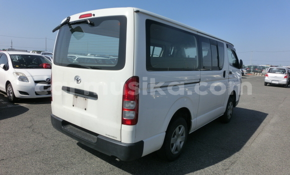 Acheter Occasion Voiture Toyota Hiace Blanc à Beitbridge, Matabeleland South Acheter Occasion Voiture Toyota Hiace Blanc à Beitbridge, Matabeleland South