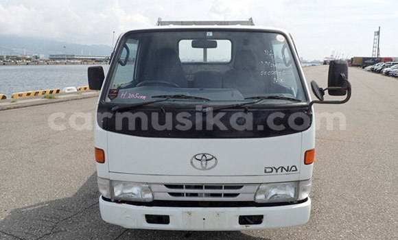Nunua Ilio tumika Toyota Dyna Nyeupe Lori ndani ya Beitbridge nchini Matabeleland Kusini