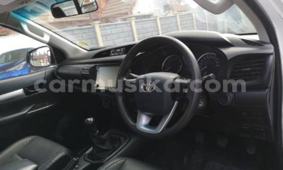 Acheter Occasion Voiture Toyota Hilux Blanc à Beitbridge, Matabeleland South Acheter Occasion Voiture Toyota Hilux Blanc à Beitbridge, Matabeleland South