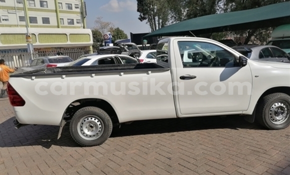 Tenga Tsaru Toyota Hilux Chena Mota in Beitbridge in Matabeleland South Tenga Tsaru Toyota Hilux Chena Mota in Beitbridge in Matabeleland South