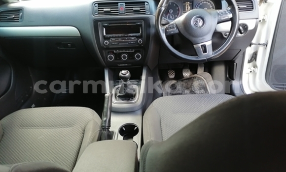 Buy Used Volkswagen Jetta White Car in Beitbridge in Matabeleland South