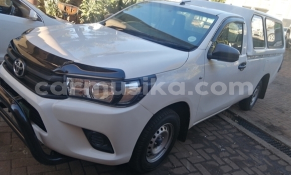 Tenga Tsaru Toyota Hilux Chena Mota in Beitbridge in Matabeleland South