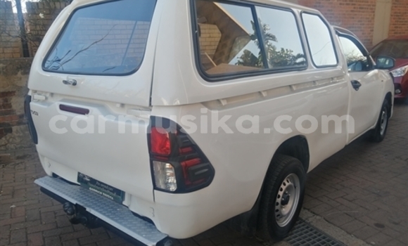 Tenga Tsaru Toyota Hilux Chena Mota in Beitbridge in Matabeleland South Tenga Tsaru Toyota Hilux Chena Mota in Beitbridge in Matabeleland South