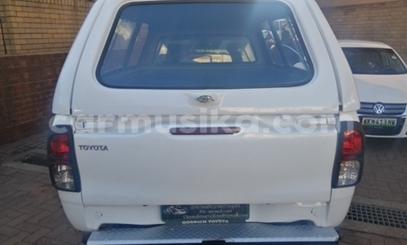 Tenga Tsaru Toyota Hilux Chena Mota in Beitbridge in Matabeleland South Tenga Tsaru Toyota Hilux Chena Mota in Beitbridge in Matabeleland South