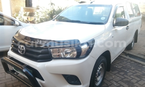 Tenga Tsaru Toyota Hilux Chena Mota in Beitbridge in Matabeleland South Tenga Tsaru Toyota Hilux Chena Mota in Beitbridge in Matabeleland South