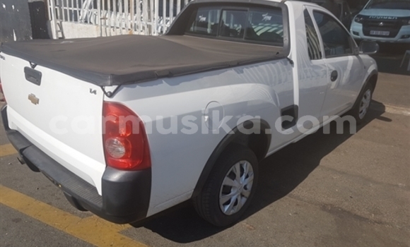 Buy Used Chevrolet S-10 Pickup White Car in Beitbridge in Matabeleland South Buy Used Chevrolet S-10 Pickup White Car in Beitbridge in Matabeleland South