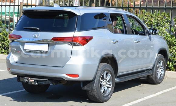Acheter Occasion Voiture Toyota Fortuner Gris à Beitbridge, Matabeleland South Acheter Occasion Voiture Toyota Fortuner Gris à Beitbridge, Matabeleland South