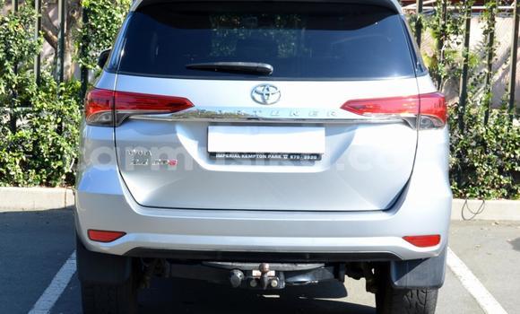 Acheter Occasion Voiture Toyota Fortuner Gris à Beitbridge, Matabeleland South Acheter Occasion Voiture Toyota Fortuner Gris à Beitbridge, Matabeleland South