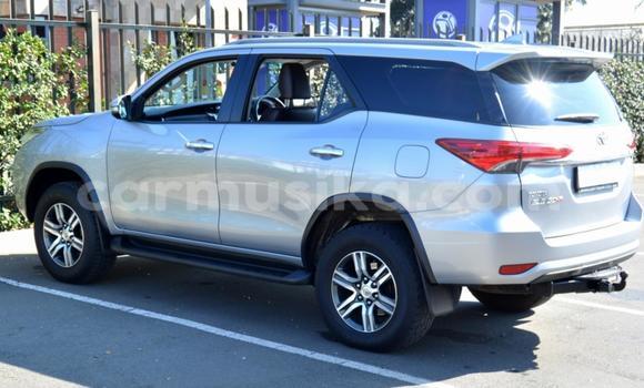 Acheter Occasion Voiture Toyota Fortuner Gris à Beitbridge, Matabeleland South Acheter Occasion Voiture Toyota Fortuner Gris à Beitbridge, Matabeleland South