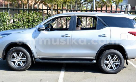 Acheter Occasion Voiture Toyota Fortuner Gris à Beitbridge, Matabeleland South Acheter Occasion Voiture Toyota Fortuner Gris à Beitbridge, Matabeleland South