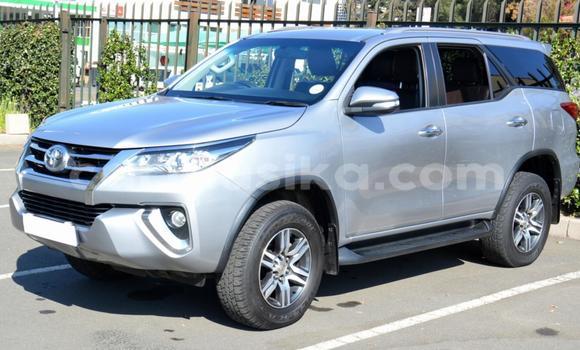Acheter Occasion Voiture Toyota Fortuner Gris à Beitbridge, Matabeleland South Acheter Occasion Voiture Toyota Fortuner Gris à Beitbridge, Matabeleland South