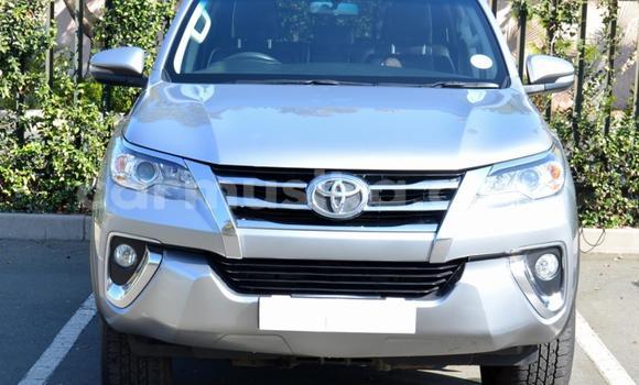 Acheter Occasion Voiture Toyota Fortuner Gris à Beitbridge, Matabeleland South Acheter Occasion Voiture Toyota Fortuner Gris à Beitbridge, Matabeleland South