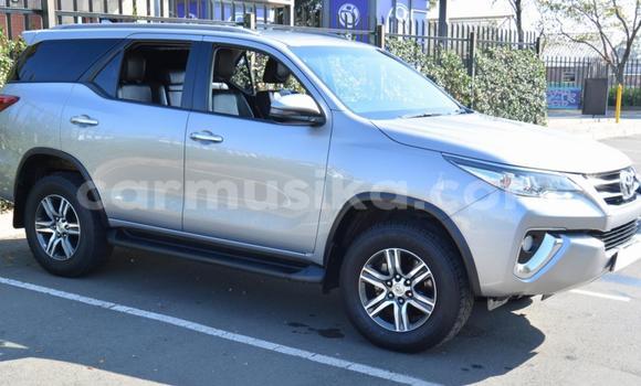 Acheter Occasion Voiture Toyota Fortuner Gris à Beitbridge, Matabeleland South Acheter Occasion Voiture Toyota Fortuner Gris à Beitbridge, Matabeleland South