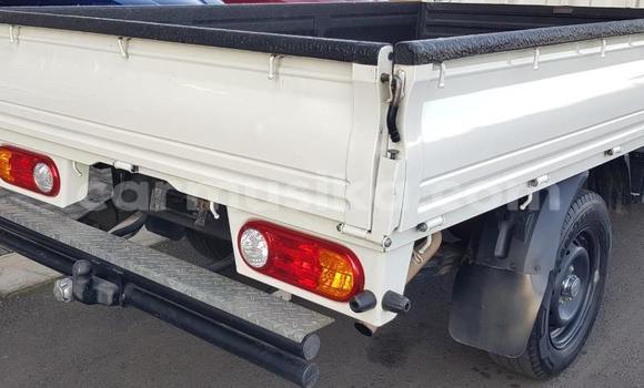 Acheter Occasion Voiture Hyundai H200 Blanc à Beitbridge, Matabeleland South Acheter Occasion Voiture Hyundai H200 Blanc à Beitbridge, Matabeleland South