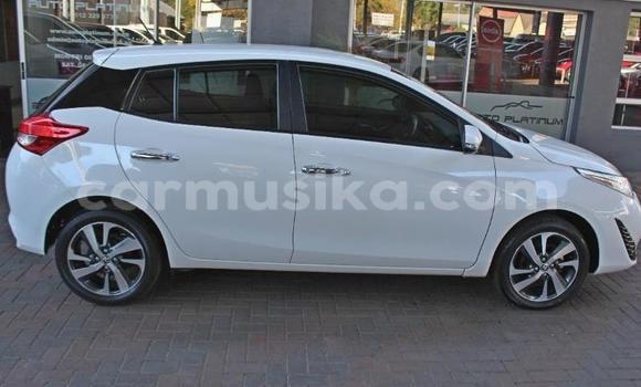 Buy Used Toyota Yaris White Car in Beitbridge in Matabeleland South